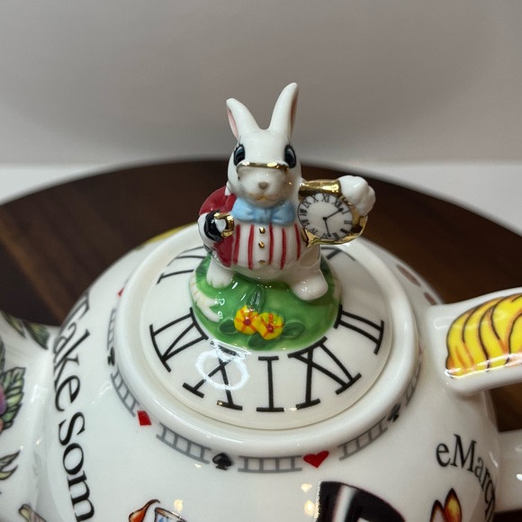 Cardew Design Alice in Wonderland Teapot – Mad Hatter’s Tea Party (2004) 🐇 - Picture 8 of 9